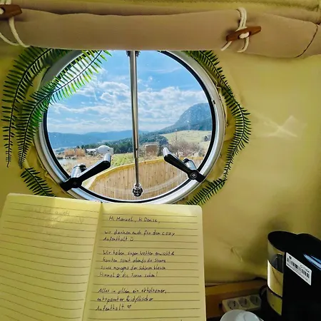 Lüks kamp alanı Glamping Hohe Wand - Kuppelzelt 